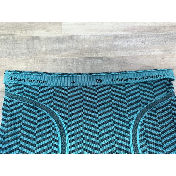 Lululemon Run Swiftly Tech Racerback Tank Top Heathered Blue Tropics print Sz 4 - Picture 3 of 9